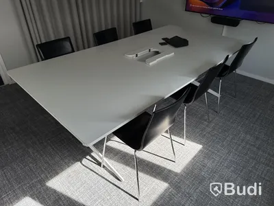 Konferensbord med 6 st. stolar