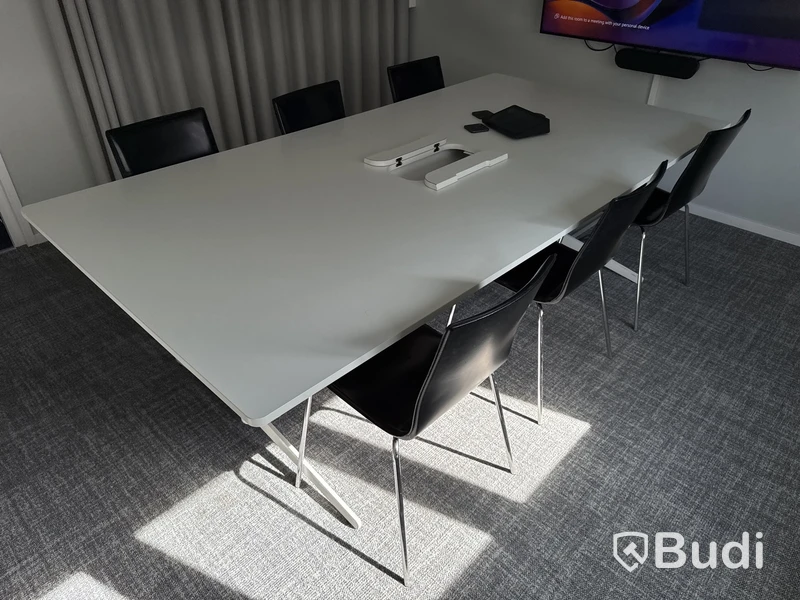 Konferensbord med 6 st. stolar