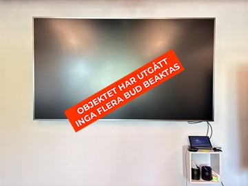Konferensutrustning, inklusive skärm, högtalare och kamera- OBJEKTET HAR UTGÅTT
