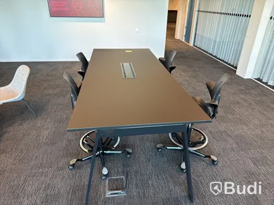 Konferensbord och 4 st. Stolar Håg