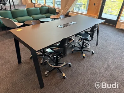 Konferensbord och 4 st. Stolar Håg