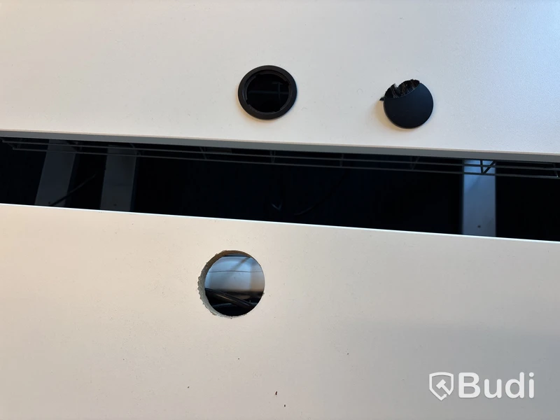 4 st. Höj- och sänkbara skrivbord och 4 st. Kontorsstolar