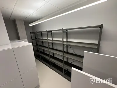 Förvaringsskåp och hyllor
