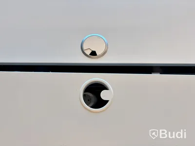 4 st. Höj- och sänkbara skrivbord och 4 st. Kontorsstolar