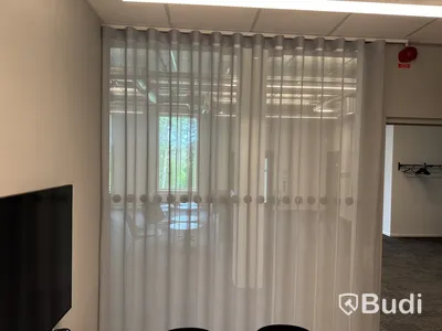 Konferensrum inkl. TV och gardiner - Justerad