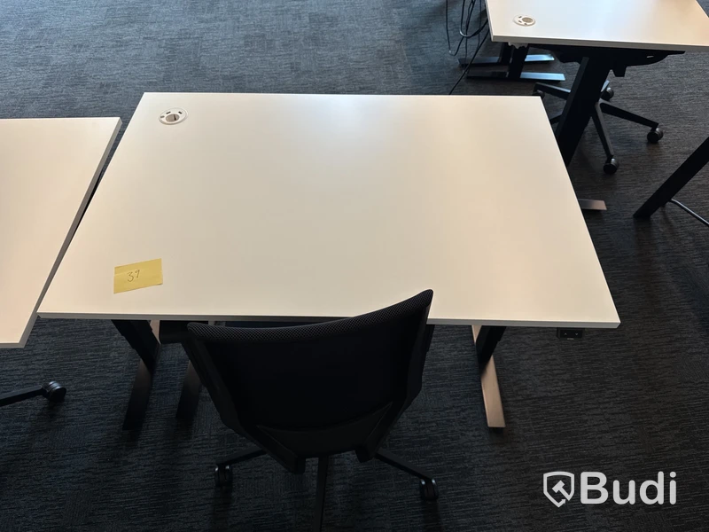 Höj- och sänkbart skrivbord Edsbyn och kontorsstol Profim