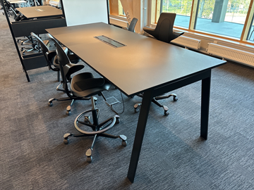 Konferensbord och 4 st. Stolar Håg
