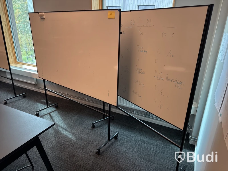 2 st. Whiteboard-tavlor med hjul, olika storlekar
