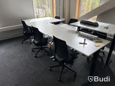 6 st. Höj- och sänkbara skrivbord Edsbyn och 6 st. kontorsstolar Profim