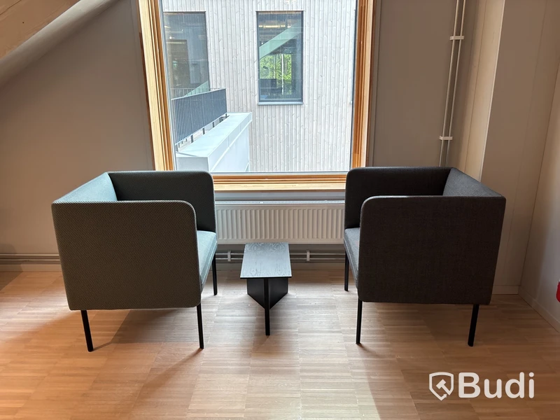 2 st. fåtöljer med bord
