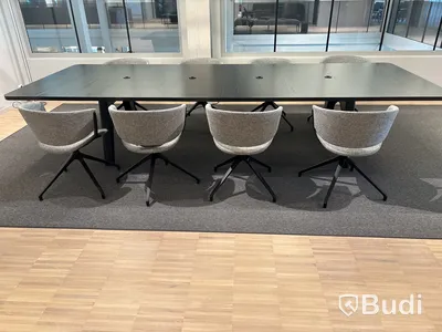Konferensbord, 8 st. Stolar och matta