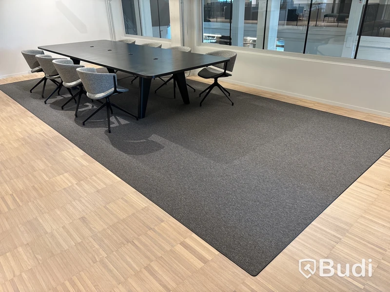 Konferensbord, 8 st. Stolar och matta