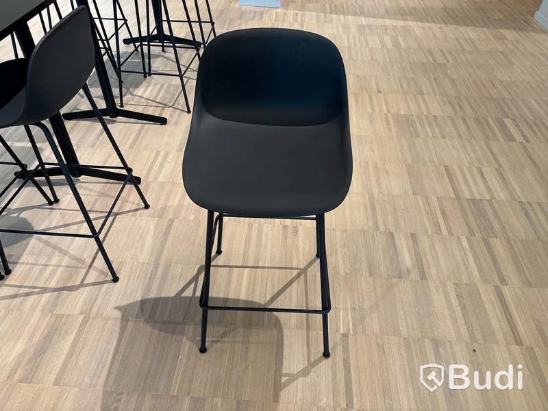2 st. Bord Edsbyn och 8 st. Stolar Muuto