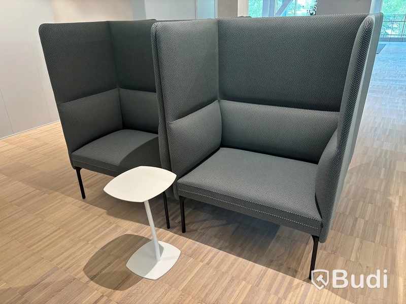 2 st. Ljudabsorberande soffor fora form och bord