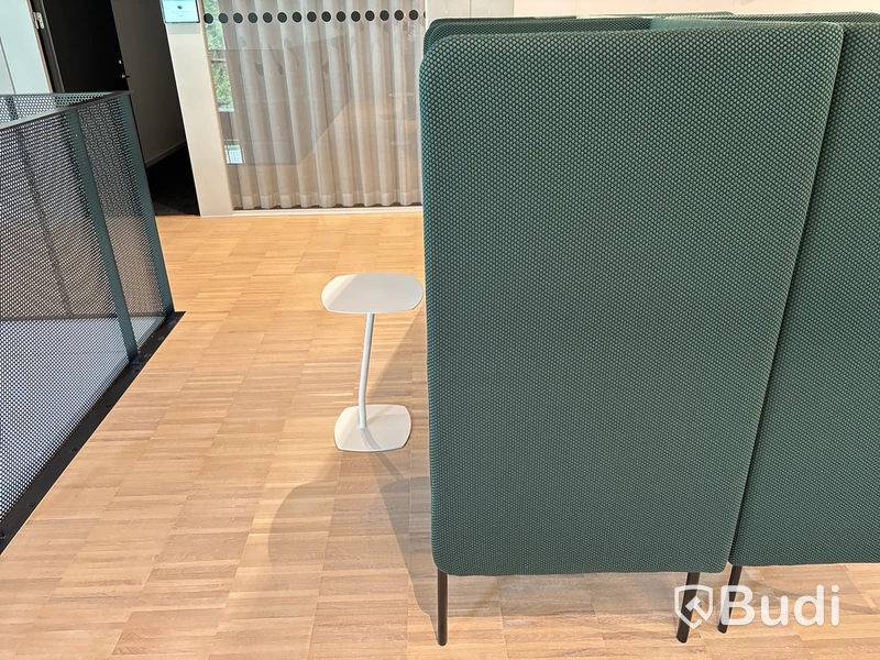 2 st. Ljudabsorberande soffor fora form och bord