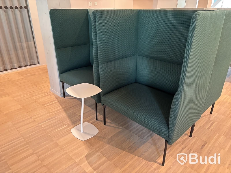 2 st. Ljudabsorberande soffor fora form och bord