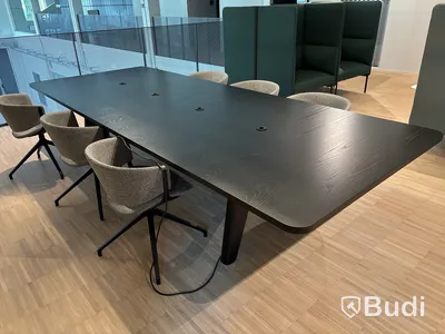 Konferensbord och 6 st. Stolar