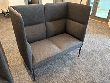 Ljudabsorberande soffa fora form 