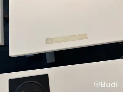8 st. Höj- och sänkbara skrivbord och 8 st. kontorsstolar