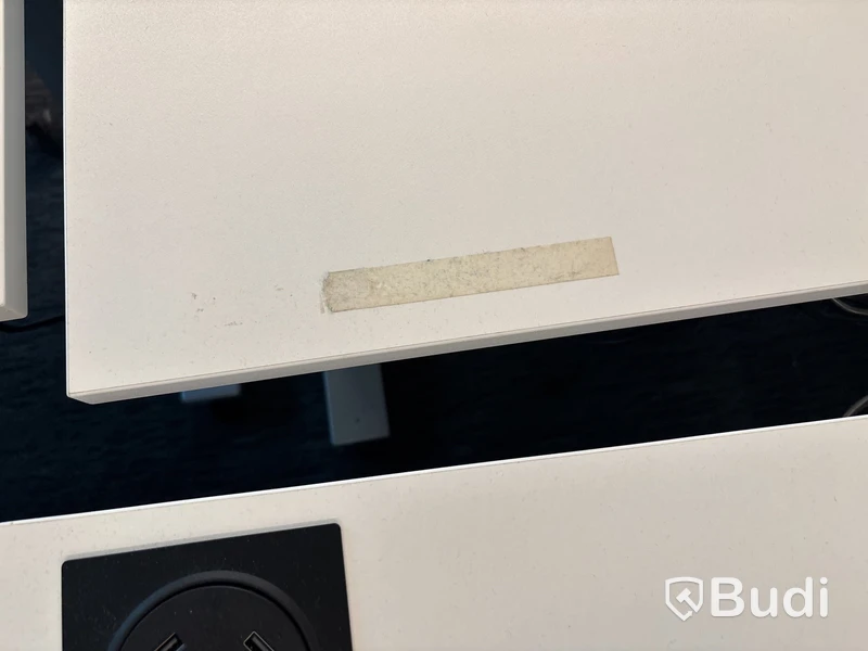 8 st. Höj- och sänkbara skrivbord och 8 st. kontorsstolar