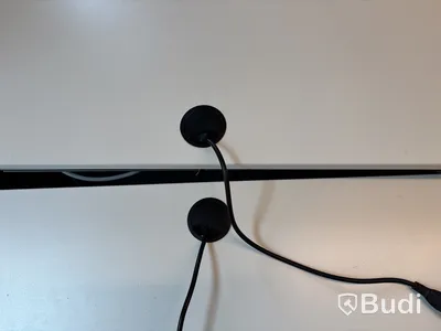 8 st. Höj- och sänkbara skrivbord och 8 st. kontorsstolar