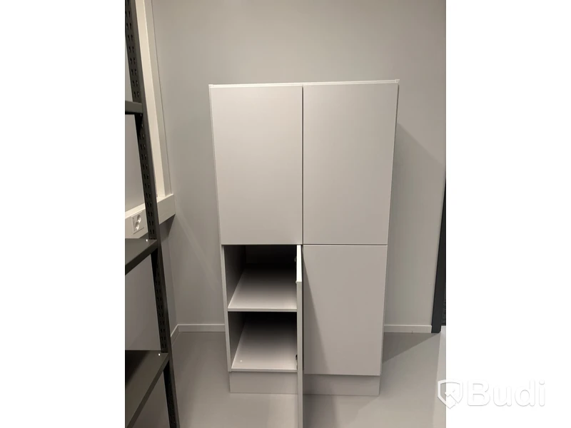 Förvaringsskåp och hyllor