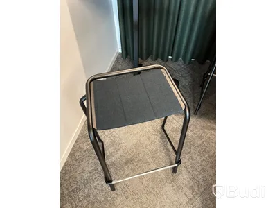 Bord, 2 st. Pallar Lammhults och 2 st. Gardiner