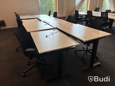 8 st. Höj- och sänkbara skrivbord Edsbyn och 8 st. Kontorsstolar profim