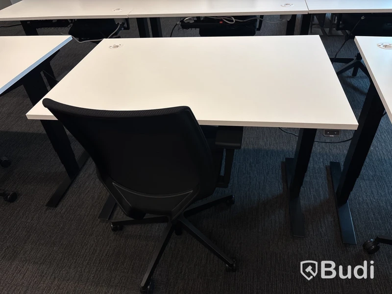 Höj- och sänkbart skrivbord Edsbyn och Kontorsstol profim