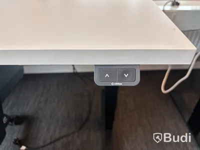 Höj- och sänkbart skrivbord Edsbyn och Kontorsstol profim