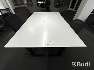 4 st. Arbetsplatser