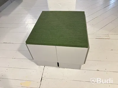 Förvaringsskåp med sittyta