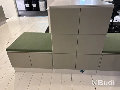 Förvaringsskåp med sittyta
