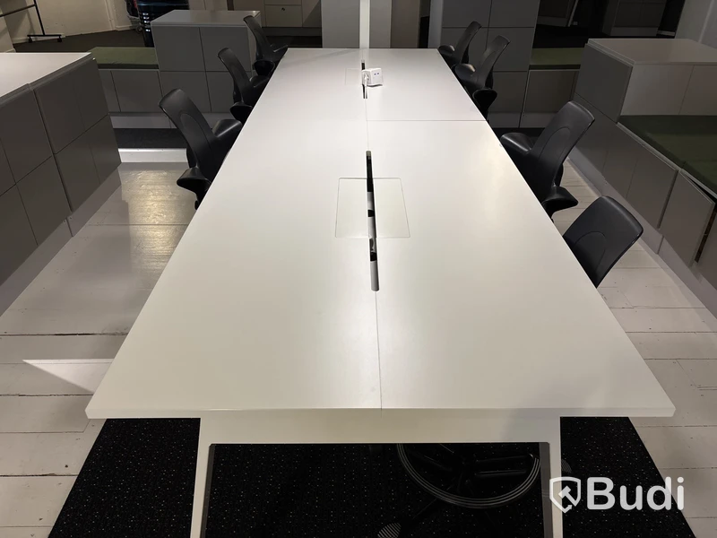 Konferensbord med 7 st. stolar