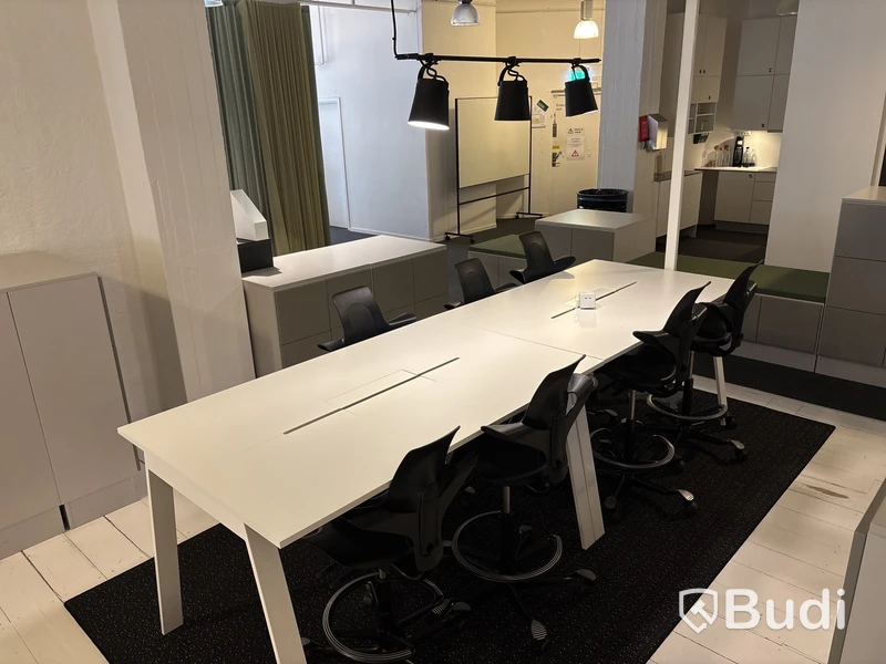 Konferensbord med 7 st. stolar