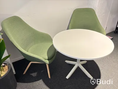Bord och 2 st. fåtöljer