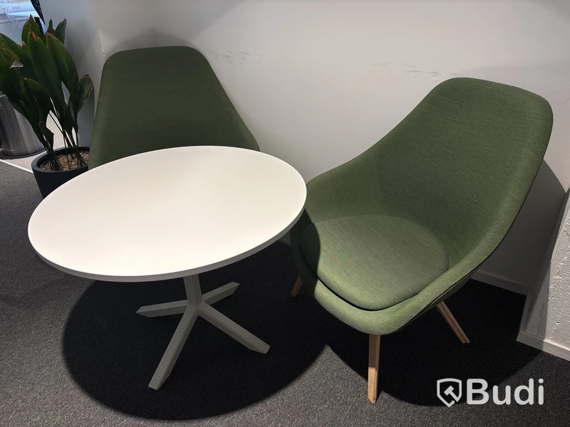 Bord och 2 st. fåtöljer