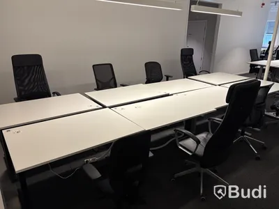8 st. Arbetsplatser och 3 st. förvaringsskåp