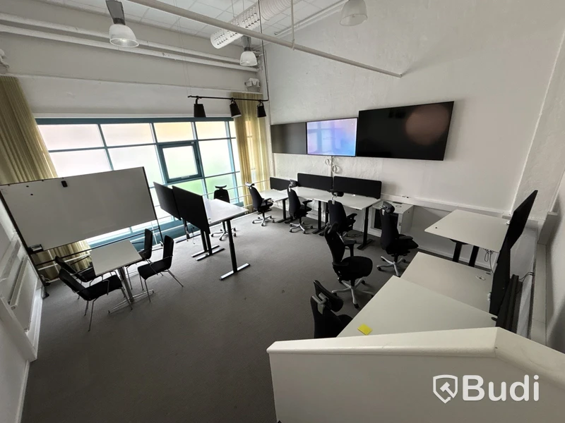 8 st. Arbetsplatser och whiteboardtavla