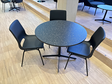 Bord och 3 st. Stolar RBM