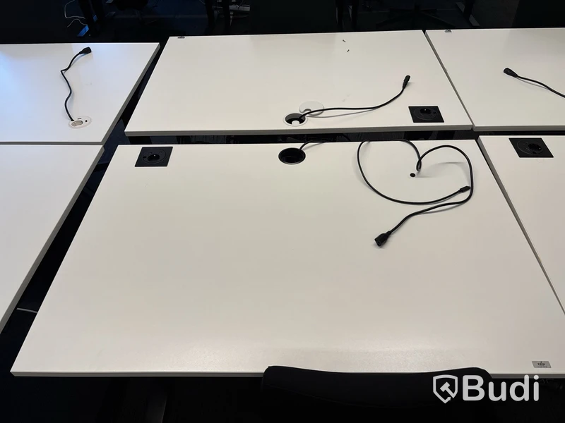 8 st. Höj- och sänkbara skrivbord Edsbyn och 8 st. kontorsstolar olika modeller