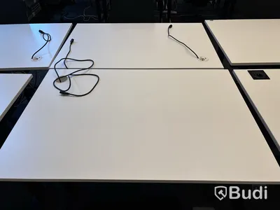 8 st. Höj- och sänkbara skrivbord Edsbyn och 8 st. kontorsstolar olika modeller