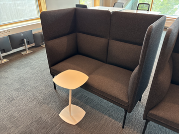 Ljudabsorberande soffa Fora Form och bord