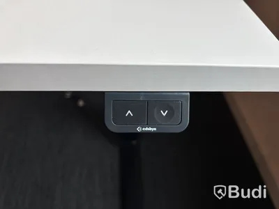 Höj- och sänkbart skrivbord Edsbyn och kontorsstol