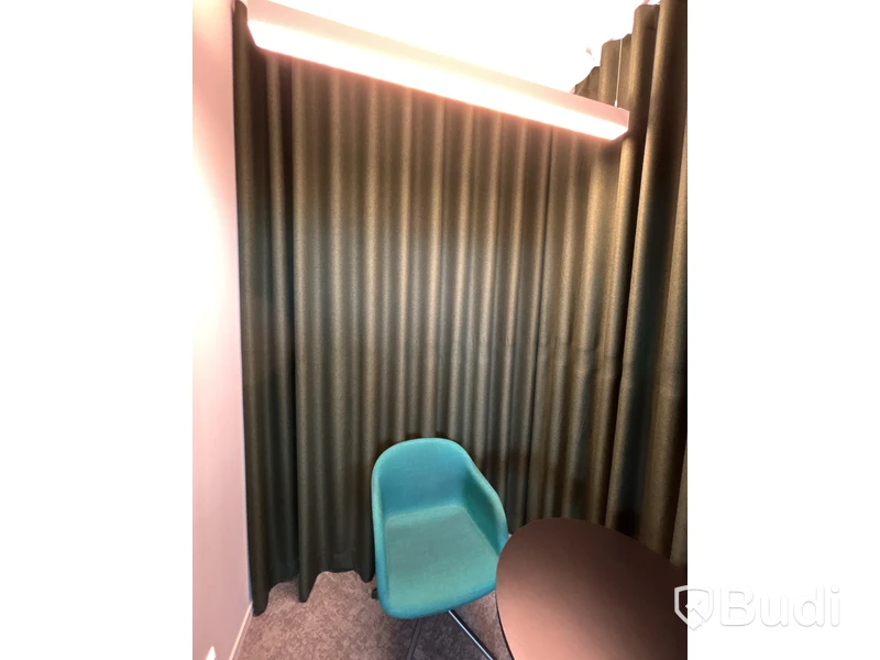 Fåtölj Muuto, bord och 2 st. gardiner