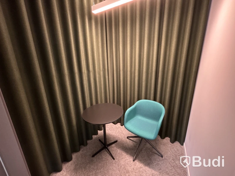 Fåtölj Muuto, bord och 2 st. gardiner