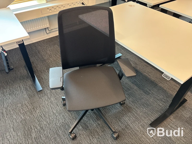 Höj- och sänkbart skrivbord Edsbyn och kontrosstol