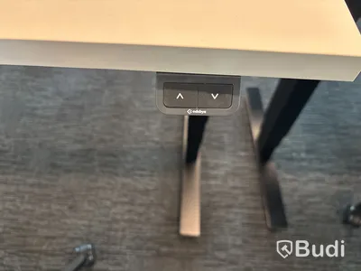 Höj- och sänkbart skrivbord Edsbyn och kontrosstol