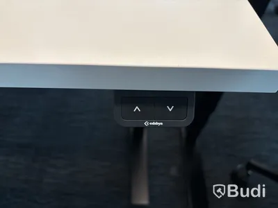 Höj- och sänkbart skrivbord Edsbyn och kontrosstol