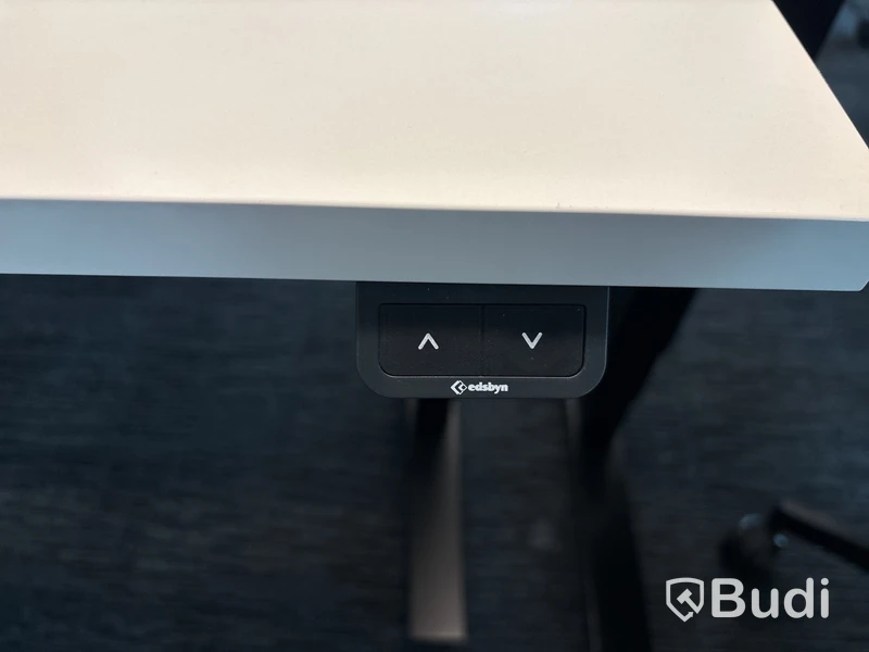 Höj- och sänkbart skrivbord Edsbyn och kontrosstol